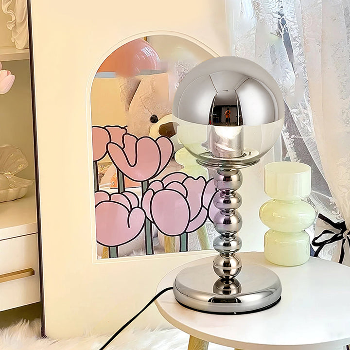 MirrorGlow – Minimalistyczna Lampa Stołowa w Chromie