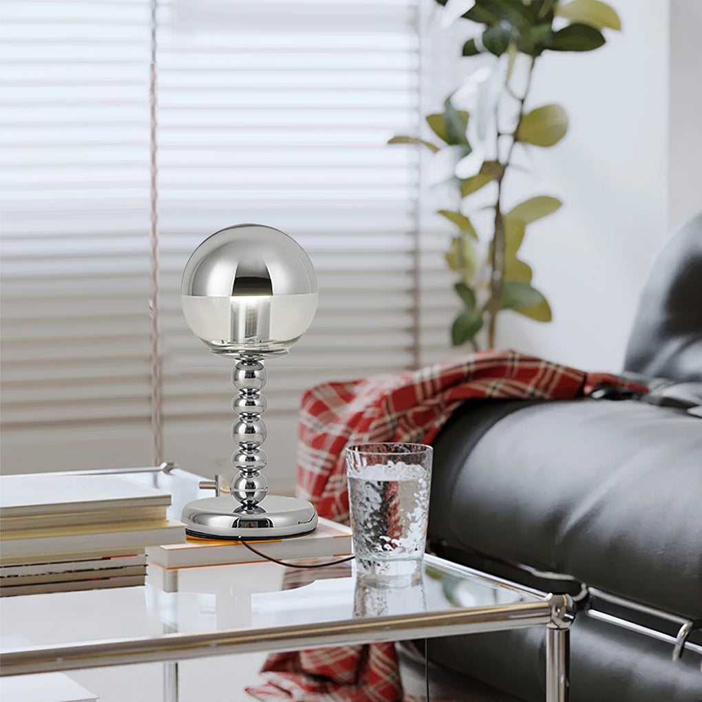 MirrorGlow – Minimalistyczna Lampa Stołowa w Chromie