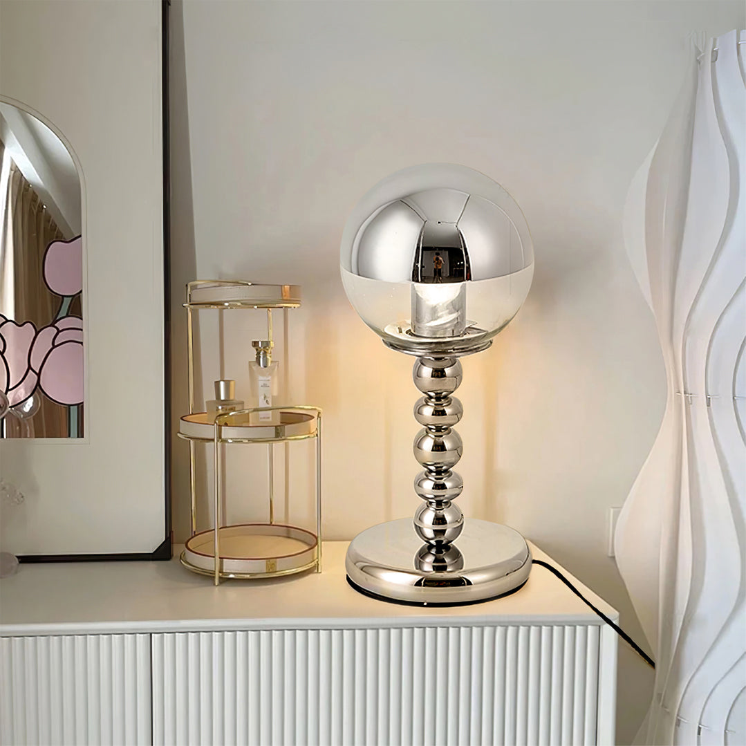 MirrorGlow – Minimalistyczna Lampa Stołowa w Chromie