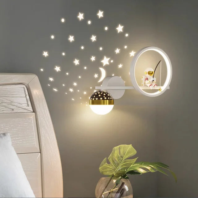 Stylowa lampa ścienna na przytulne noce dzieci