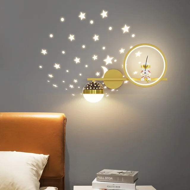 Stylowa lampa ścienna na przytulne noce dzieci