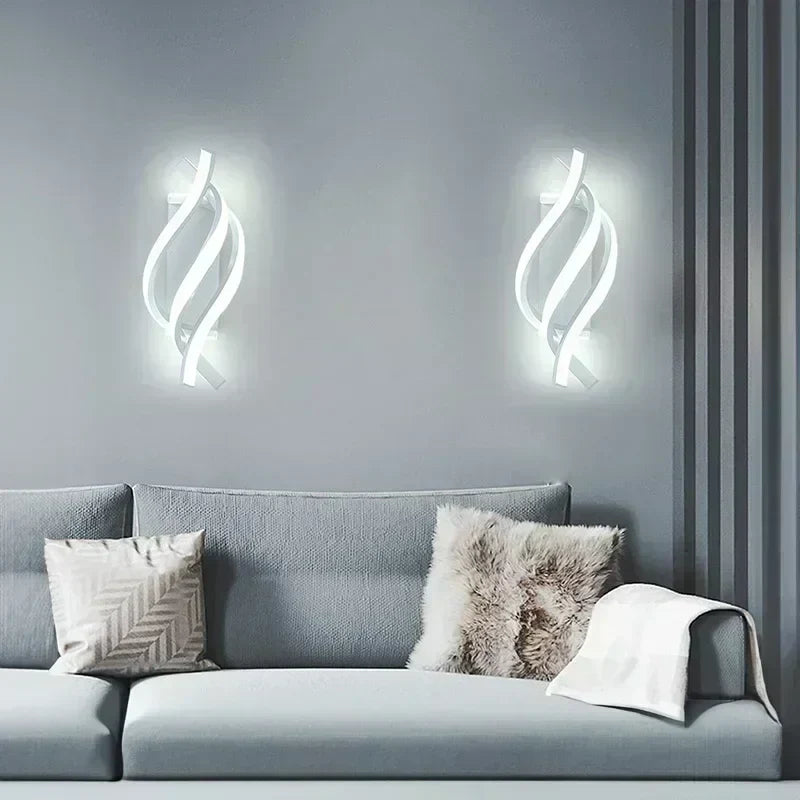 Lampa ścienna w kształcie spirali