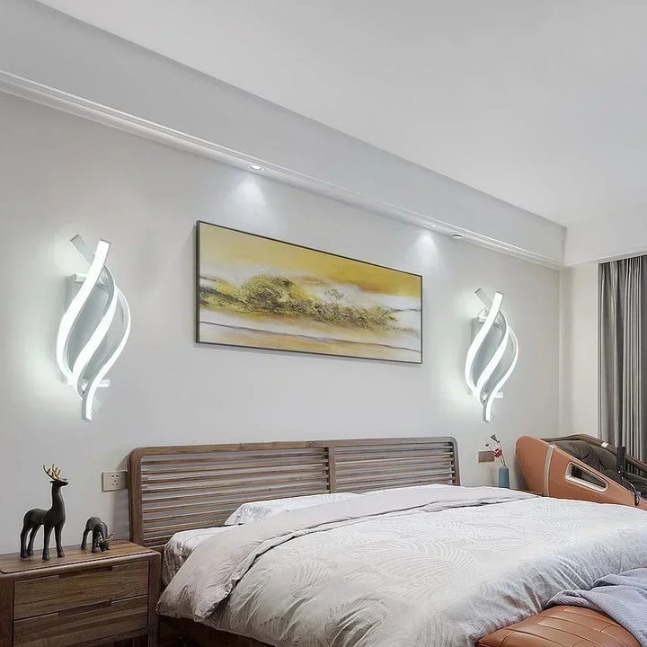 Lampa ścienna w kształcie spirali