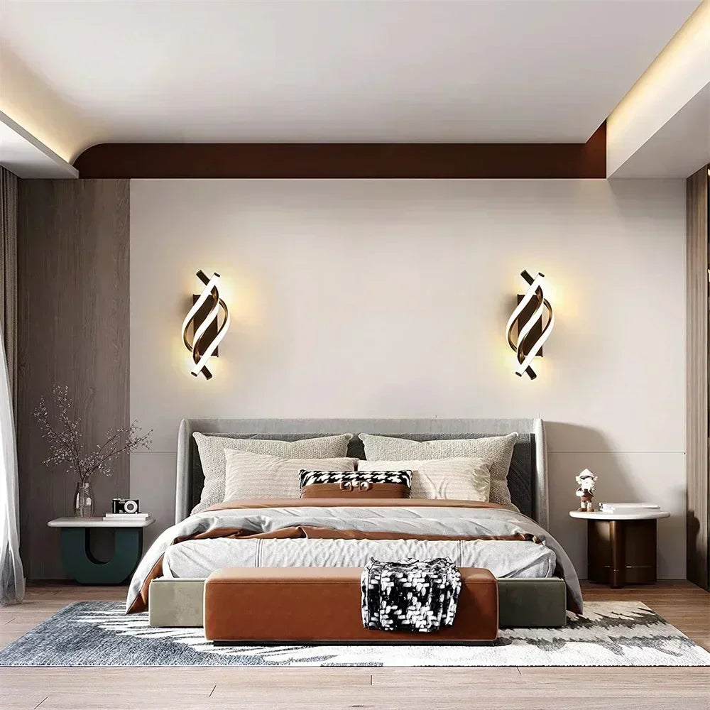 Lampa ścienna w kształcie spirali