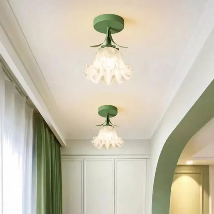 Nowoczesna lampa sufitowa o eleganckim designie
