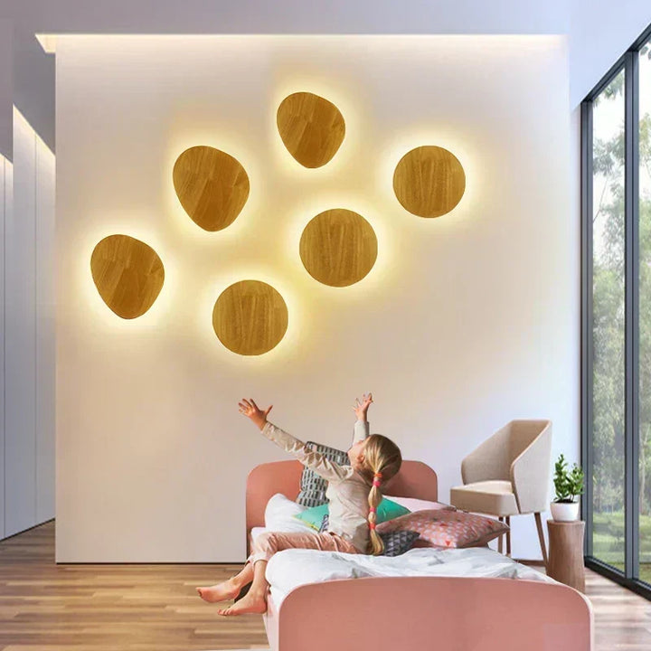 LuxeRadiant – Skandynawska Drewniana Lampa Ścienna