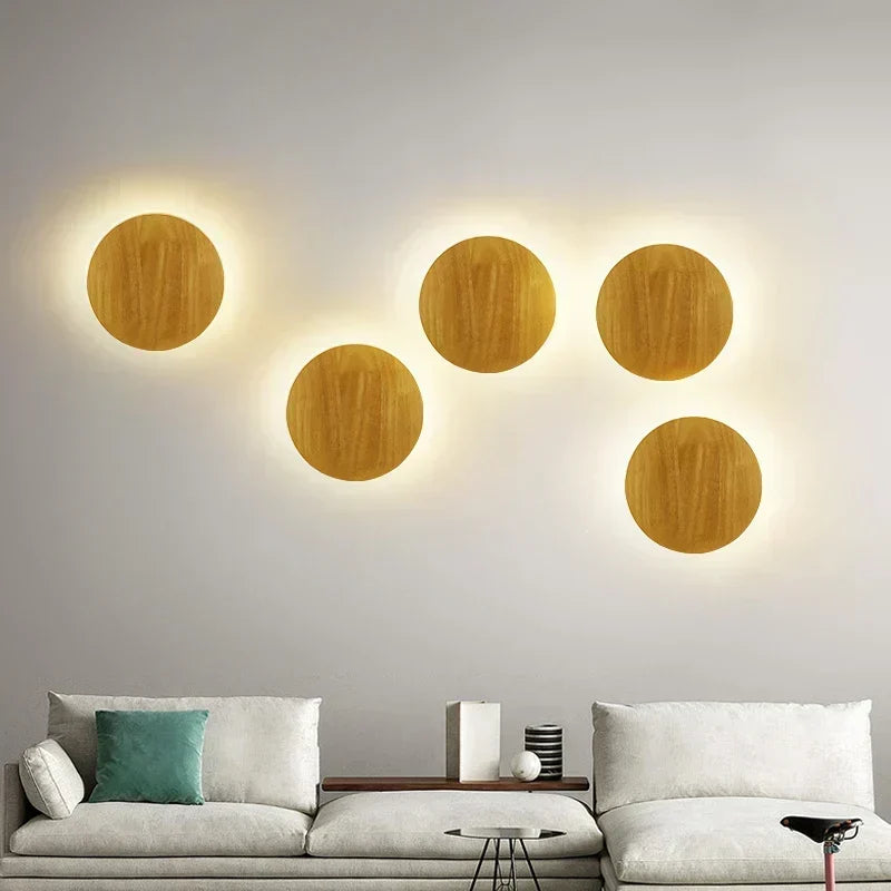 LuxeRadiant – Skandynawska Drewniana Lampa Ścienna