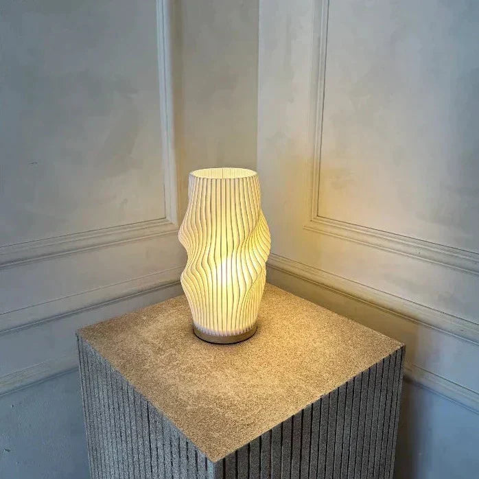 Lampa Stołowa z Eleganckim Wzorem Fali z Zasilaniem USB | WaveGlow