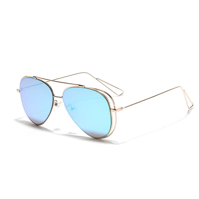 Damskie retro okulary aviator z metalową ramą w kolorze srebrnym i lustrzanymi soczewkami