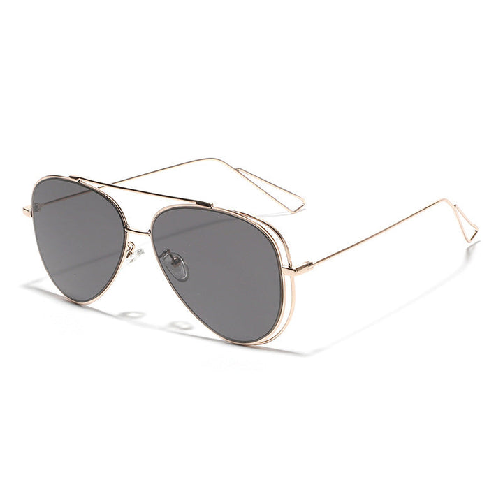 Damskie retro okulary aviator z metalową ramą w kolorze srebrnym i lustrzanymi soczewkami