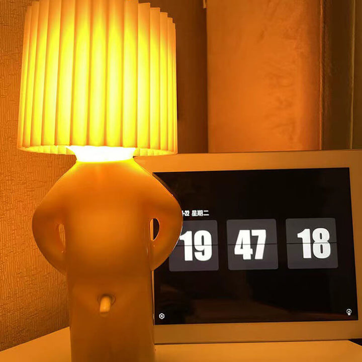 Mniejsza Lampa Stołowa dla Niegrzecznego Chłopca