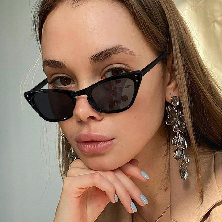 Damskie okulary przeciwsłoneczne Cat-Eye z lustrzanymi soczewkami i stylową oprawą