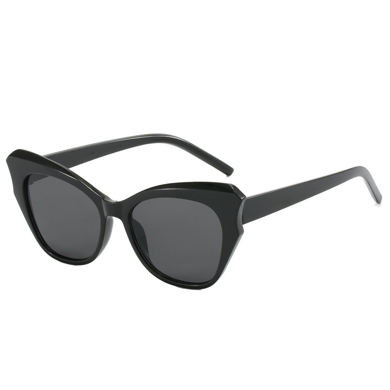Kobiece okulary przeciwsłoneczne w kształcie kociego oka z ekstrawaganckim lustrzanym designem