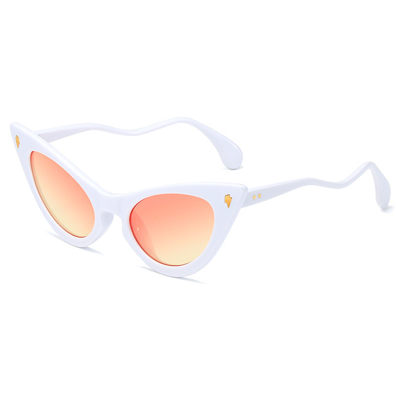 Kobiece Okulary Przeciwsłoneczne w Kształcie Kociego Oka z Lustrzanymi Soczewkami i Eleganckimi Detalami