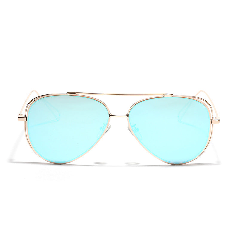 Damskie retro okulary aviator z metalową ramą w kolorze srebrnym i lustrzanymi soczewkami