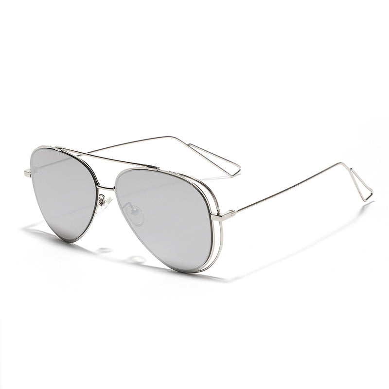 Damskie retro okulary aviator z metalową ramą w kolorze srebrnym i lustrzanymi soczewkami