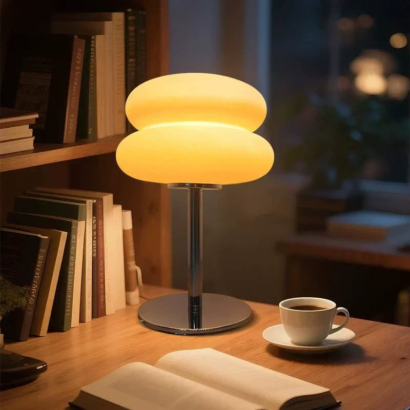 Lampka biurkowa Mini Bauhaus Vintage w kształcie tarty jajecznej