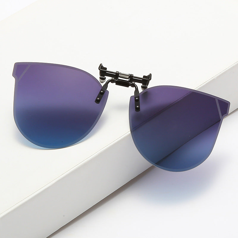 Damskie modne okulary przeciwsłoneczne w futurystycznym designie z lustrzanymi soczewkami