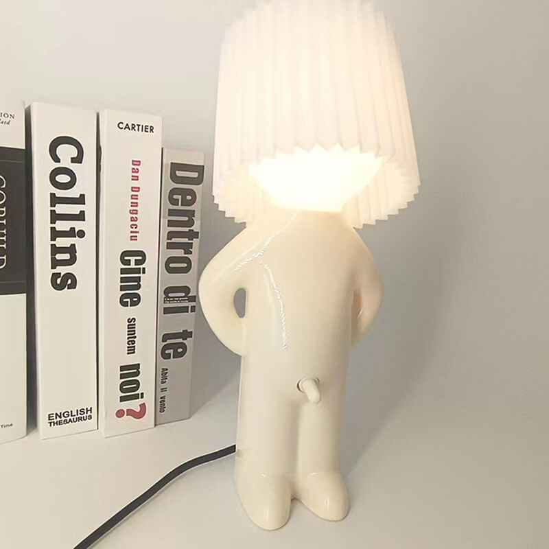 Mniejsza Lampa Stołowa dla Niegrzecznego Chłopca