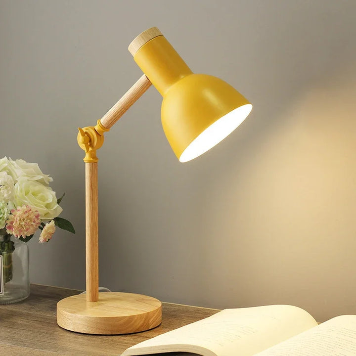 Farbowana Drewniana Lampa Stołowa