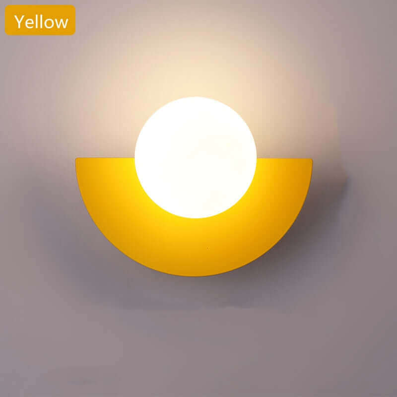 Lampa Ścienna Metalowa w Kształcie Półksiężyca. Dostępna w 2 różnych rozmiarach i różnych kolorach.