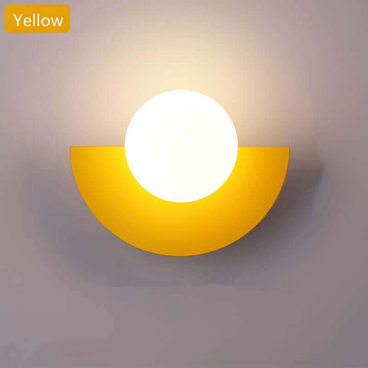 Lampa Ścienna Metalowa w Kształcie Półksiężyca. Dostępna w 2 różnych rozmiarach i różnych kolorach.