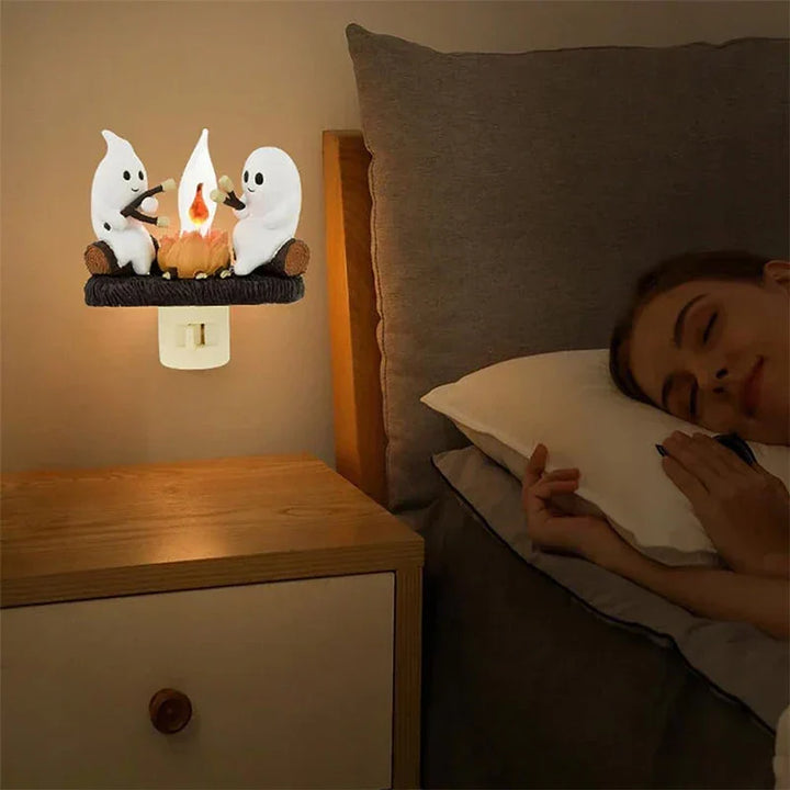 Lampka nocna z duchem przy ognisku