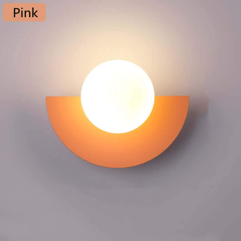 Lampa Ścienna Metalowa w Kształcie Półksiężyca. Dostępna w 2 różnych rozmiarach i różnych kolorach.