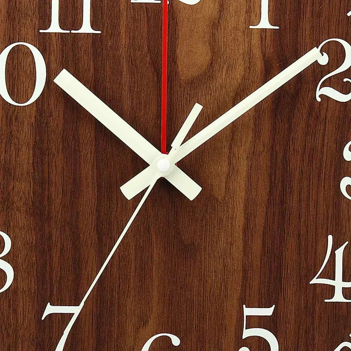 GlowClock – Luksusowy Drewniany Zegar Ścienny z Nocnym Światłem