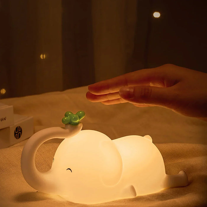 LumiDum LED Nocna Lampa | Miękki Silikon | 3 Poziomy Jasności | Przenośna i Ładowalna | 17,7 × 9,1 cm