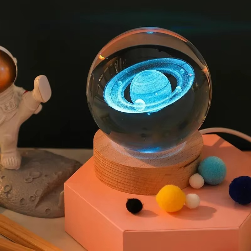 Lampa nocna w kształcie kryształowej kuli RGB o średnicy 2,36 cala z Drogą Mleczną i Księżycem - Dekoracja nocna inspirowana kosmosem