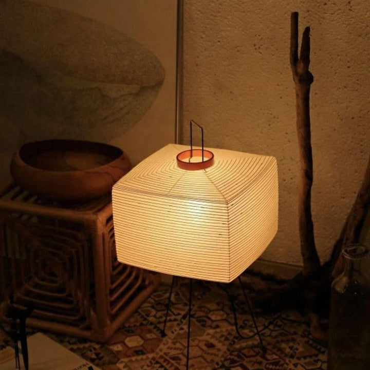Japońska Kreatywna Lampa Podłogowa z Trójnogiem
