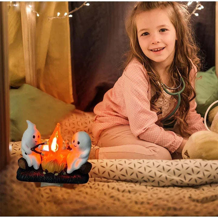 Lampka nocna z duchem przy ognisku