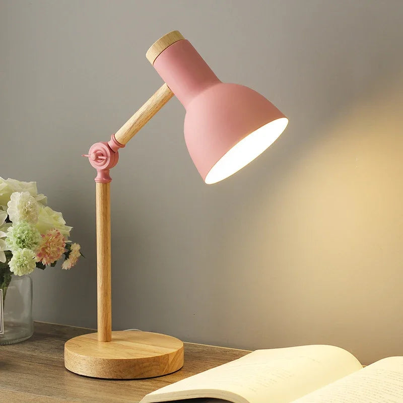 Farbowana Drewniana Lampa Stołowa