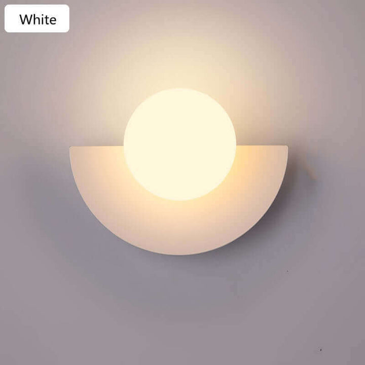 Lampa Ścienna Metalowa w Kształcie Półksiężyca. Dostępna w 2 różnych rozmiarach i różnych kolorach.