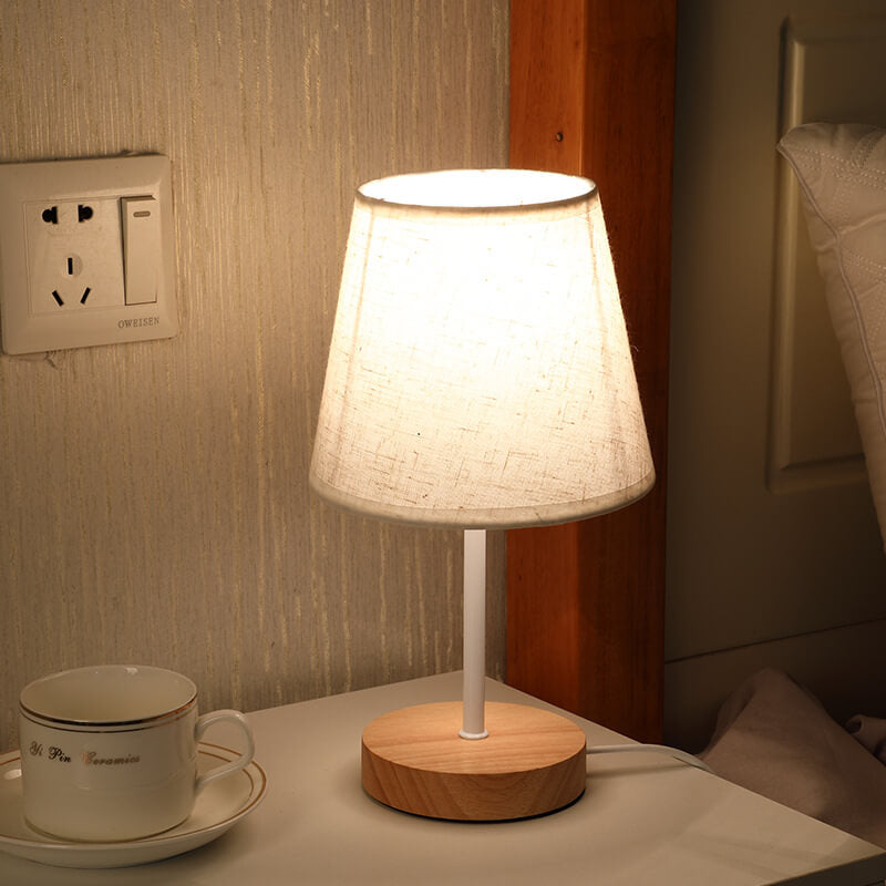 Nordycka Vintage Lampa Stołowa z Tkaniny i Litego Drewna LED