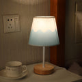 Nordycka Vintage Lampa Stołowa z Tkaniny i Litego Drewna LED