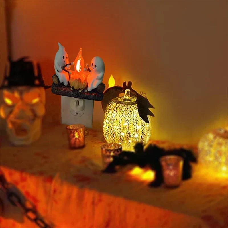 Lampka nocna z duchem przy ognisku