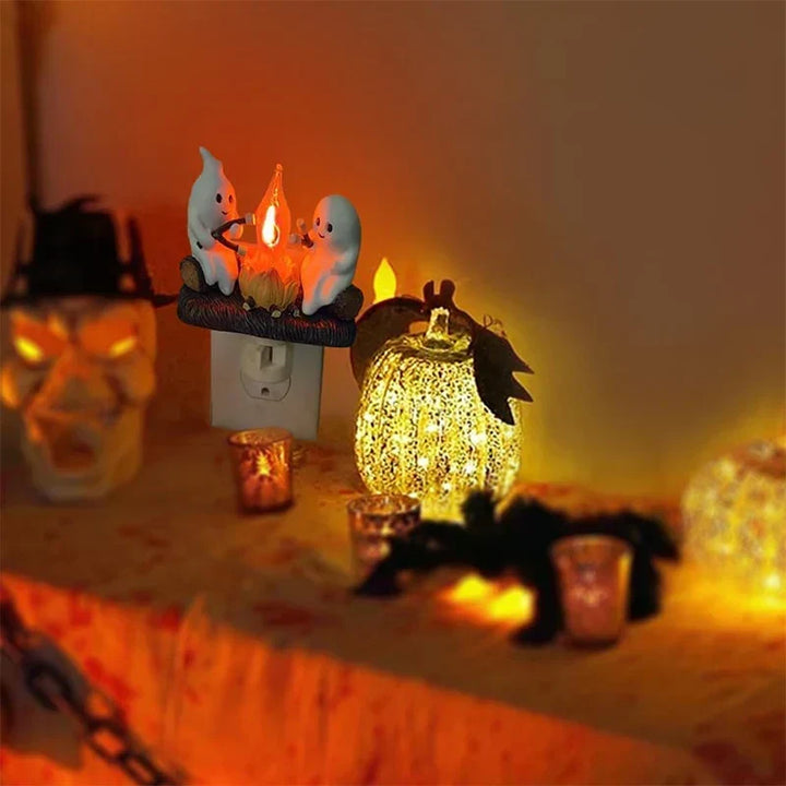 Lampka nocna z duchem przy ognisku