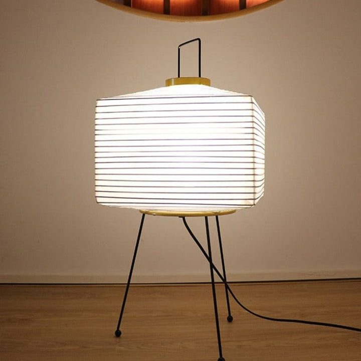 Japońska Kreatywna Lampa Podłogowa z Trójnogiem