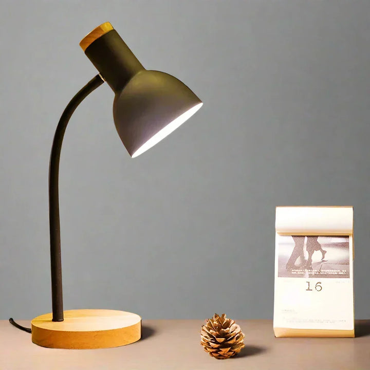 Oświetlenie Jesienne i Zimowe | Nordic Creative Wood Art Żelazna Lampa Biurkowa LED - Moxie