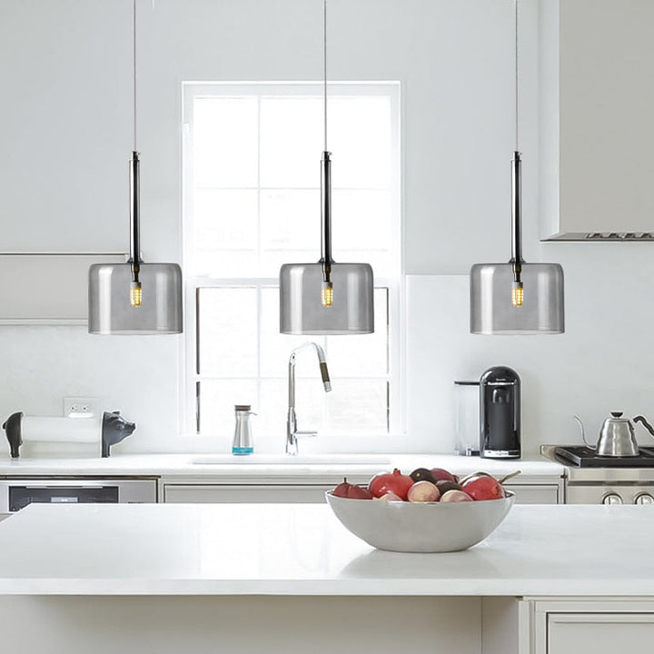 Lampa wisząca do stołu jadalnego wykonana ze szkła