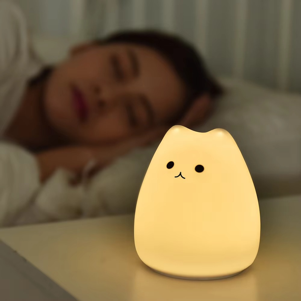 Urokliwa lampka nocna w kształcie kota z 7 kolorami i czujnikiem dotykowym