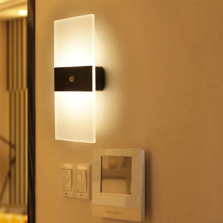 Éclatante - Panel dotykowy lampa ścienna z możliwością ładowania przez USB