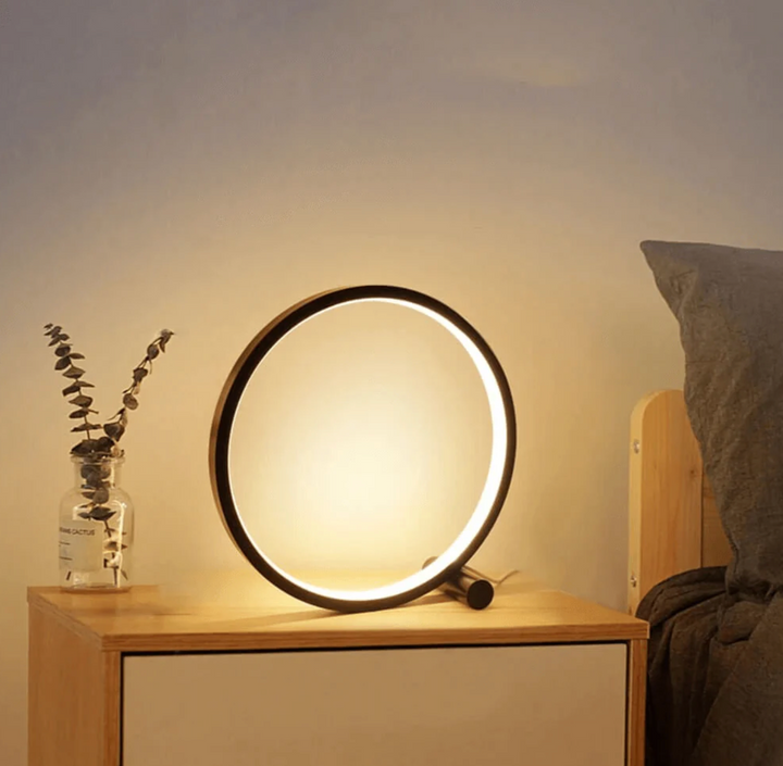 Minimalistyczna lampa stołowa z funkcją dotykową i ściemnianiem