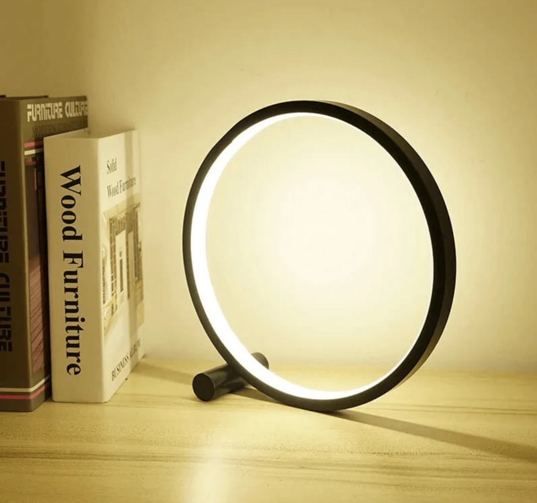 Minimalistyczna lampa stołowa z funkcją dotykową i ściemnianiem