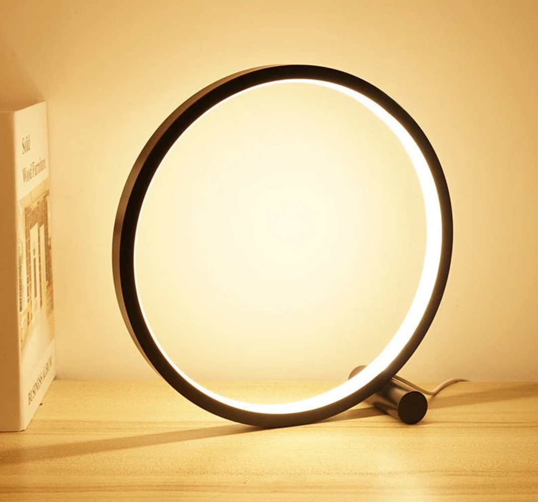Minimalistyczna lampa stołowa z funkcją dotykową i ściemnianiem