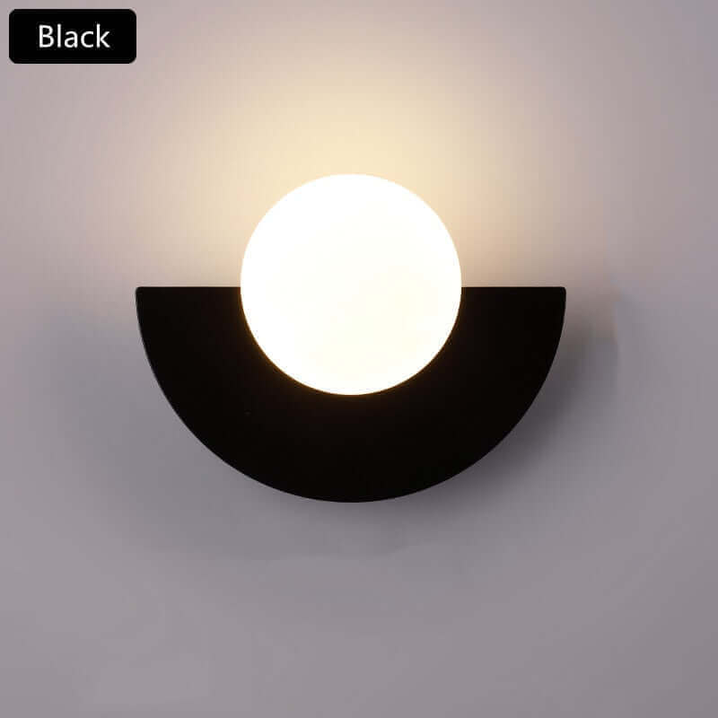 Lampa Ścienna Metalowa w Kształcie Półksiężyca. Dostępna w 2 różnych rozmiarach i różnych kolorach.