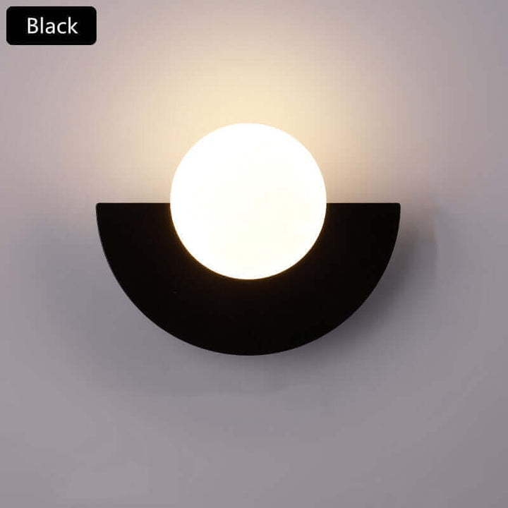 Lampa Ścienna Metalowa w Kształcie Półksiężyca. Dostępna w 2 różnych rozmiarach i różnych kolorach.