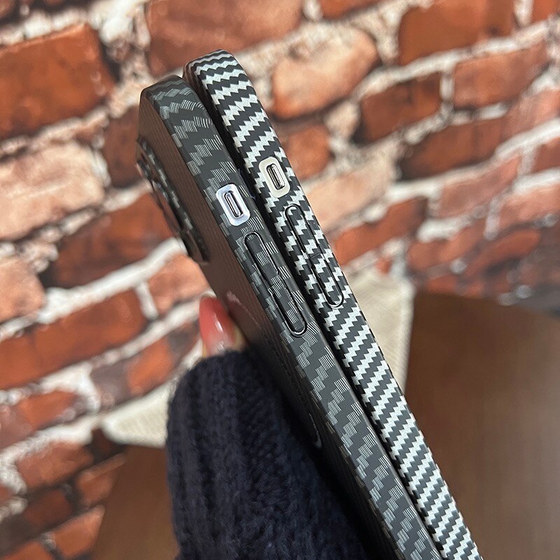 Etui na iPhone z włókna węglowego Magsafe Magnetic